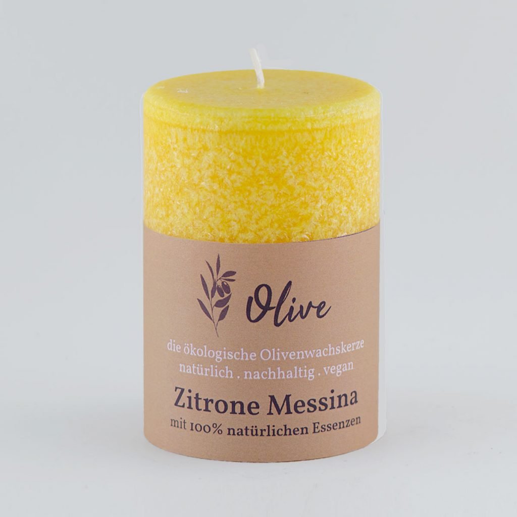 Vegane Duftkerze aus Olivenwachs mit natürlicher Glitzerstruktur, handgemacht in der Schweiz – nachhaltig, ohne Paraffin, mit mediterranem Olivenwachs.