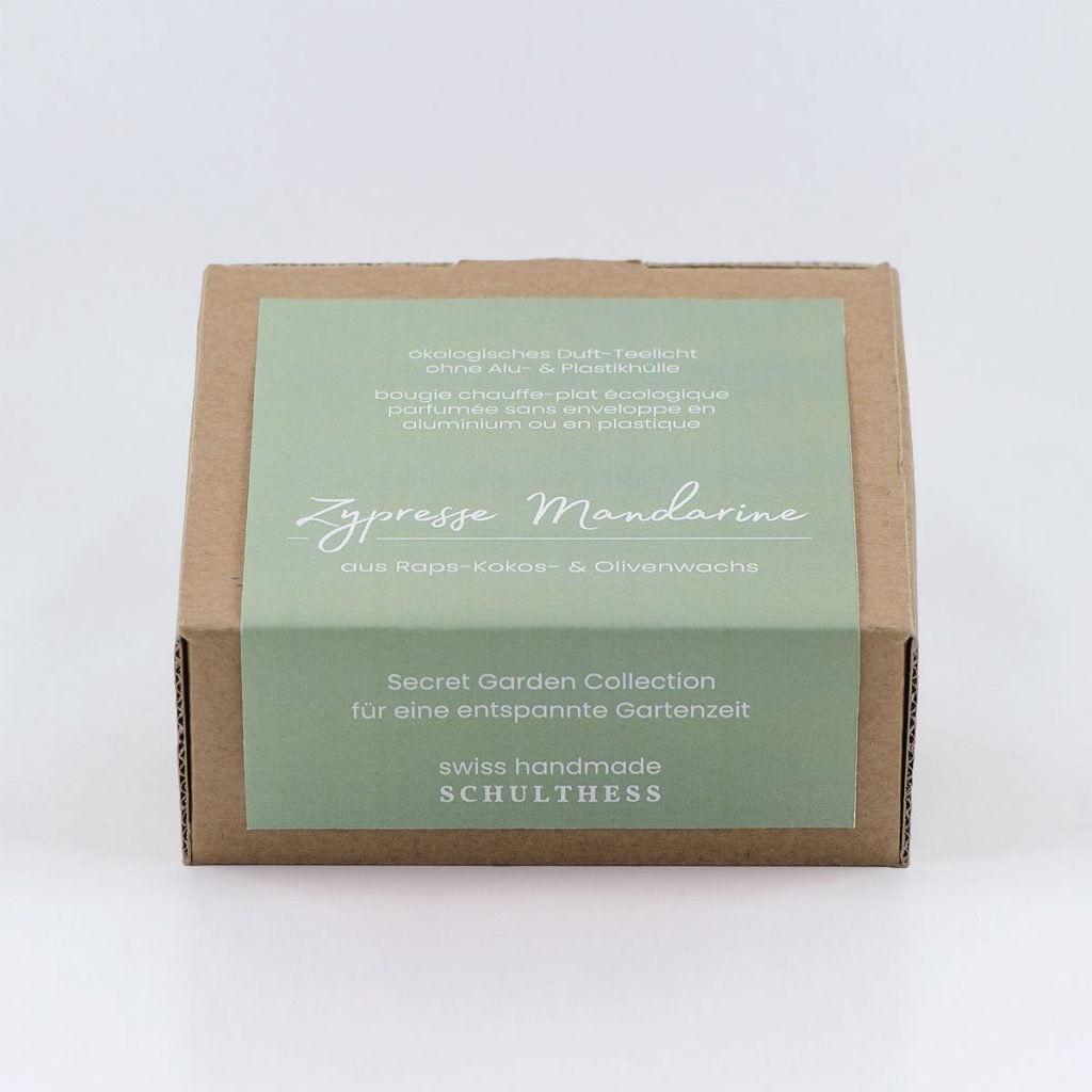 Teelicht mit fruchtig-holzigem Duft nach Mandarine und Zypresse – handgemacht in der Schweiz, mit synthetischem Duft und Baumwolldocht.