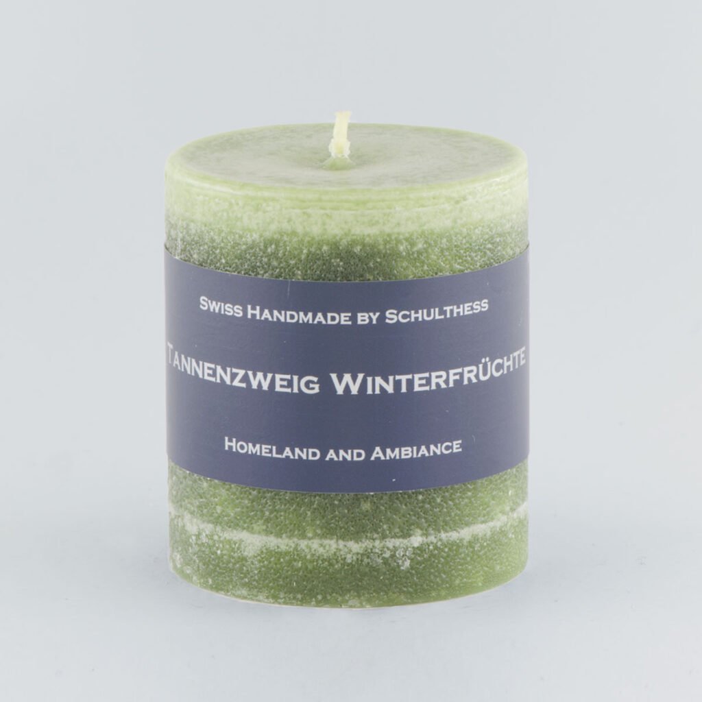 Tannenzweig Winterfrüchte